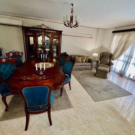 Luxurious 3 Bedroom Rustic Apartment Overlooking Huge Garden - For Families And Couples El El Cairo Exterior foto