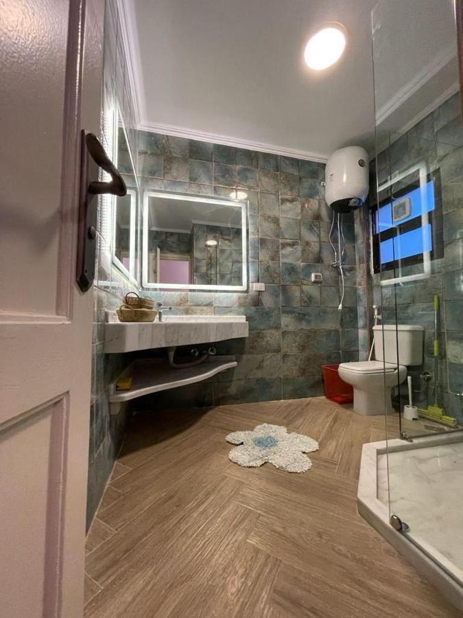 Luxurious 3 Bedroom Rustic Apartment Overlooking Huge Garden - For Families And Couples El El Cairo Exterior foto