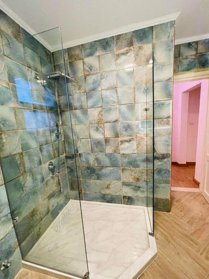 Luxurious 3 Bedroom Rustic Apartment Overlooking Huge Garden - For Families And Couples El El Cairo Exterior foto
