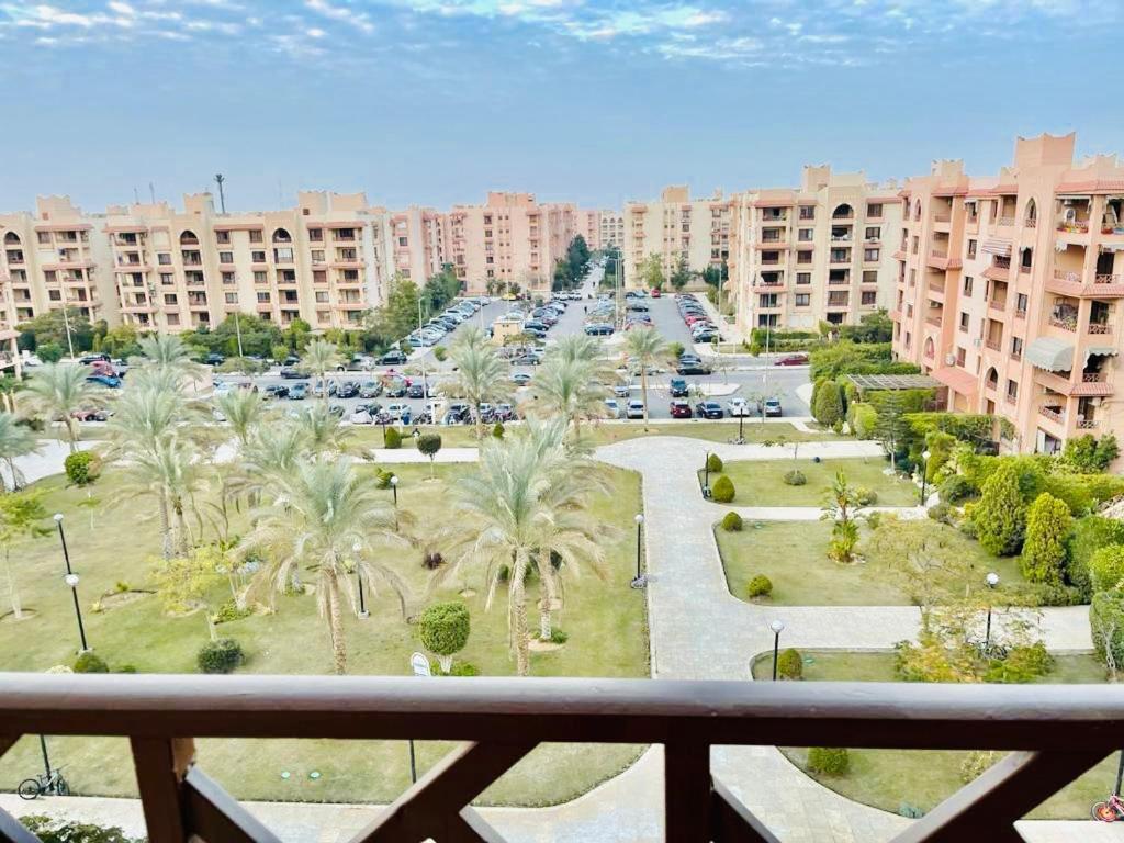 Luxurious 3 Bedroom Rustic Apartment Overlooking Huge Garden - For Families And Couples El El Cairo Exterior foto