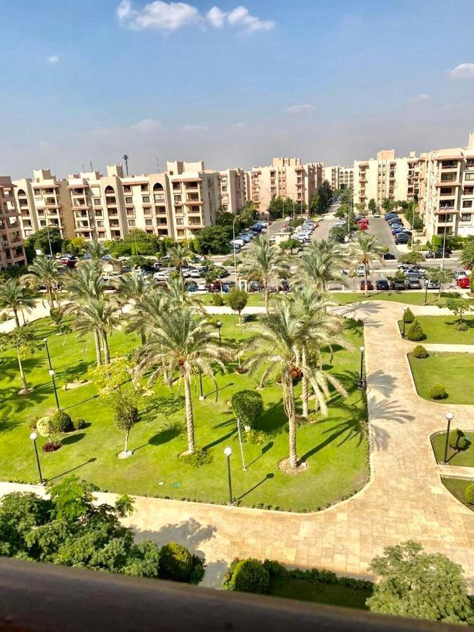 Luxurious 3 Bedroom Rustic Apartment Overlooking Huge Garden - For Families And Couples El El Cairo Exterior foto