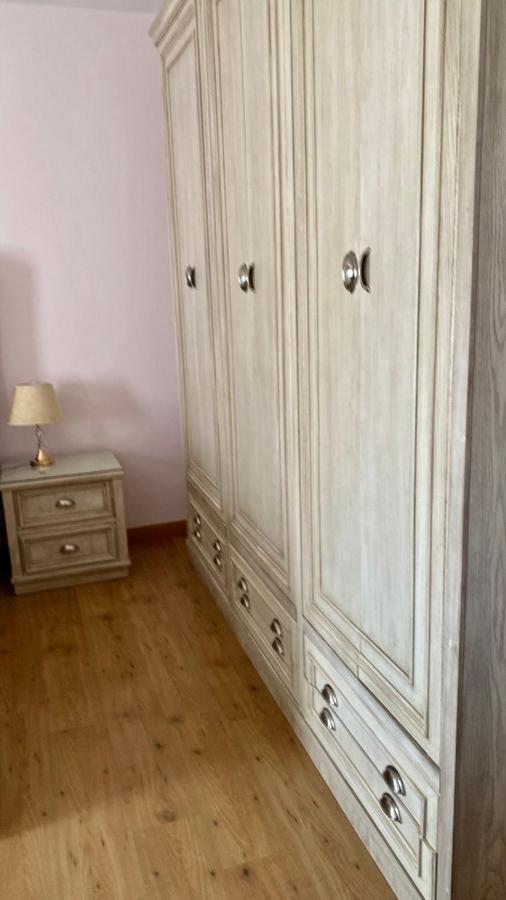 Luxurious 3 Bedroom Rustic Apartment Overlooking Huge Garden - For Families And Couples El El Cairo Exterior foto