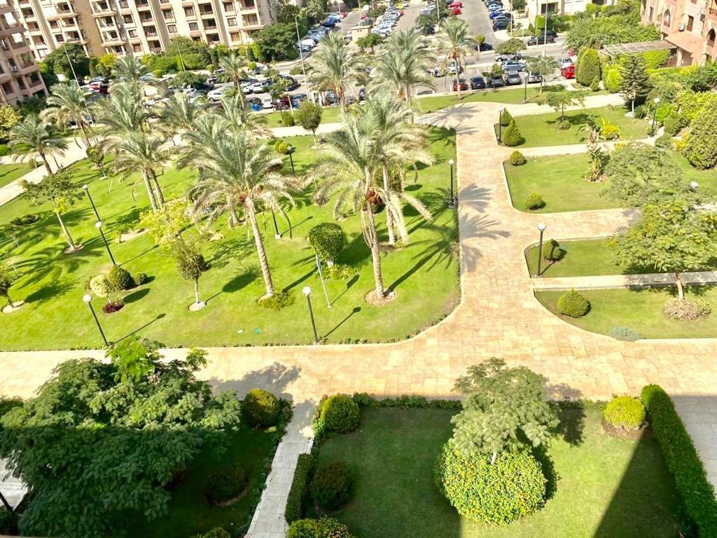 Luxurious 3 Bedroom Rustic Apartment Overlooking Huge Garden - For Families And Couples El El Cairo Exterior foto