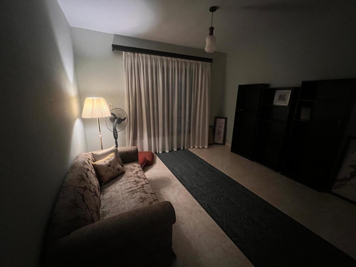 Luxurious 3 Bedroom Rustic Apartment Overlooking Huge Garden - For Families And Couples El El Cairo Exterior foto