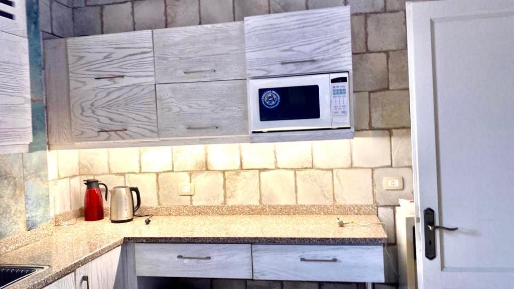 Luxurious 3 Bedroom Rustic Apartment Overlooking Huge Garden - For Families And Couples El El Cairo Exterior foto