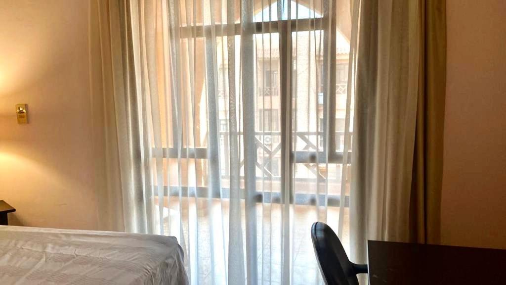 Luxurious 3 Bedroom Rustic Apartment Overlooking Huge Garden - For Families And Couples El El Cairo Exterior foto
