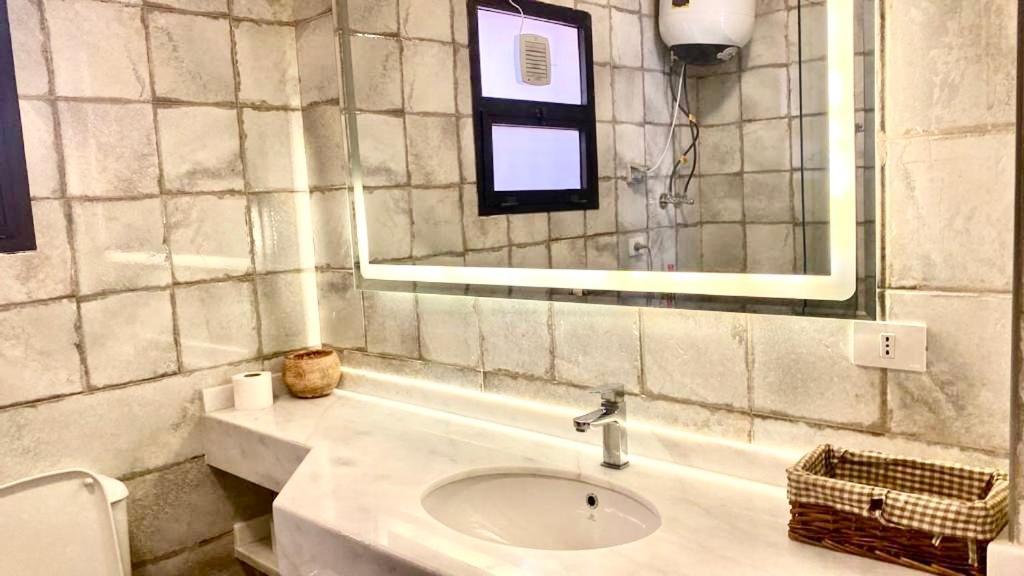 Luxurious 3 Bedroom Rustic Apartment Overlooking Huge Garden - For Families And Couples El El Cairo Exterior foto